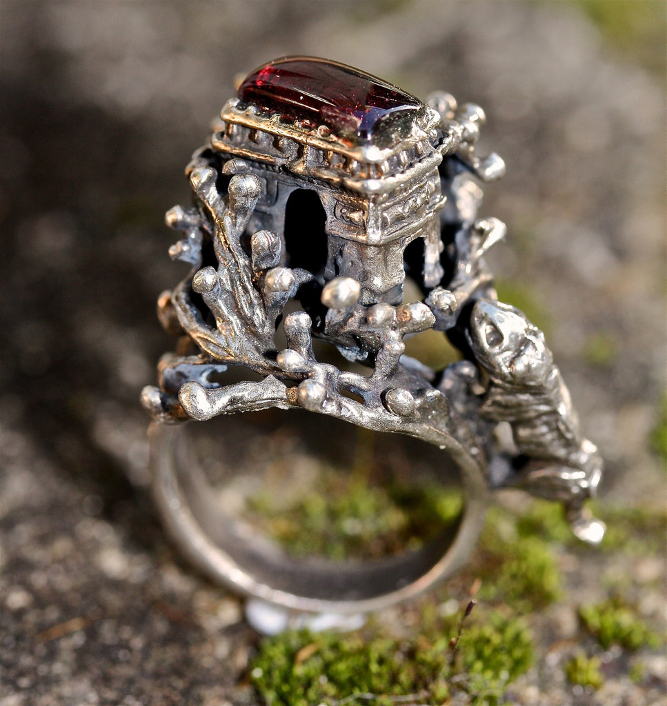 The Predator Approaches the Castle to Steal the Eye of the Jewel